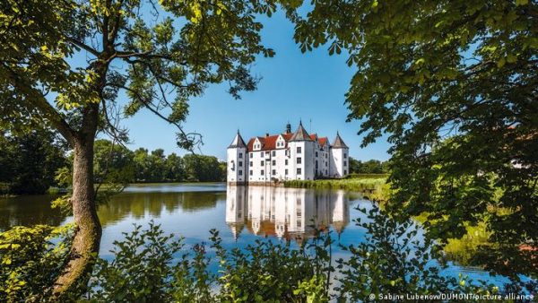 Πού βρίσκεται το «Γκλύξμπουργκ»;