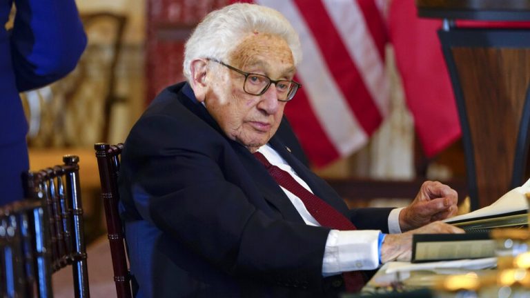 Χένρι Κίσινγκερ: Υπέρ της ένταξης της Ουκρανίας στο ΝΑΤΟ