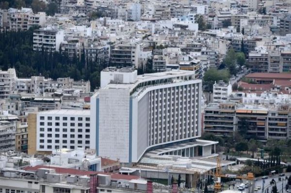 Όταν στέλεχος της Novartis απειλούσε να πέσει από μία ταράτσα