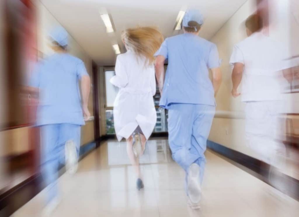 Ξυλοδαρμός μεταξύ γιατρών μέσα στο νοσοκομείο
