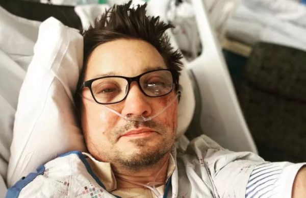 Τζέρεμι Ρένερ: Το συγκλονιστικό τηλεφώνημά του για βοήθεια – «Μείνε ξύπνιος»