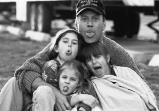 Ο Μπρους Γουίλις αλλάζει τη διαθήκη του για να διαγράψει τη Ντέμι Μουρ – Τι αφήνει στις κόρες του