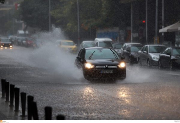 Κίνηση στους δρόμους: Μποτιλιάρισμα στους δρόμους της Αττικής λόγω βροχής [Χάρτης]