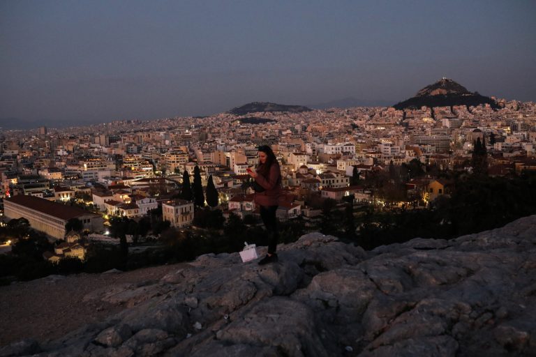 Χατζηδάκης: Ξεκινά η χορήγηση χαμηλότοκων στεγαστικών δανείων και το πρόγραμμα «Κάλυψη»