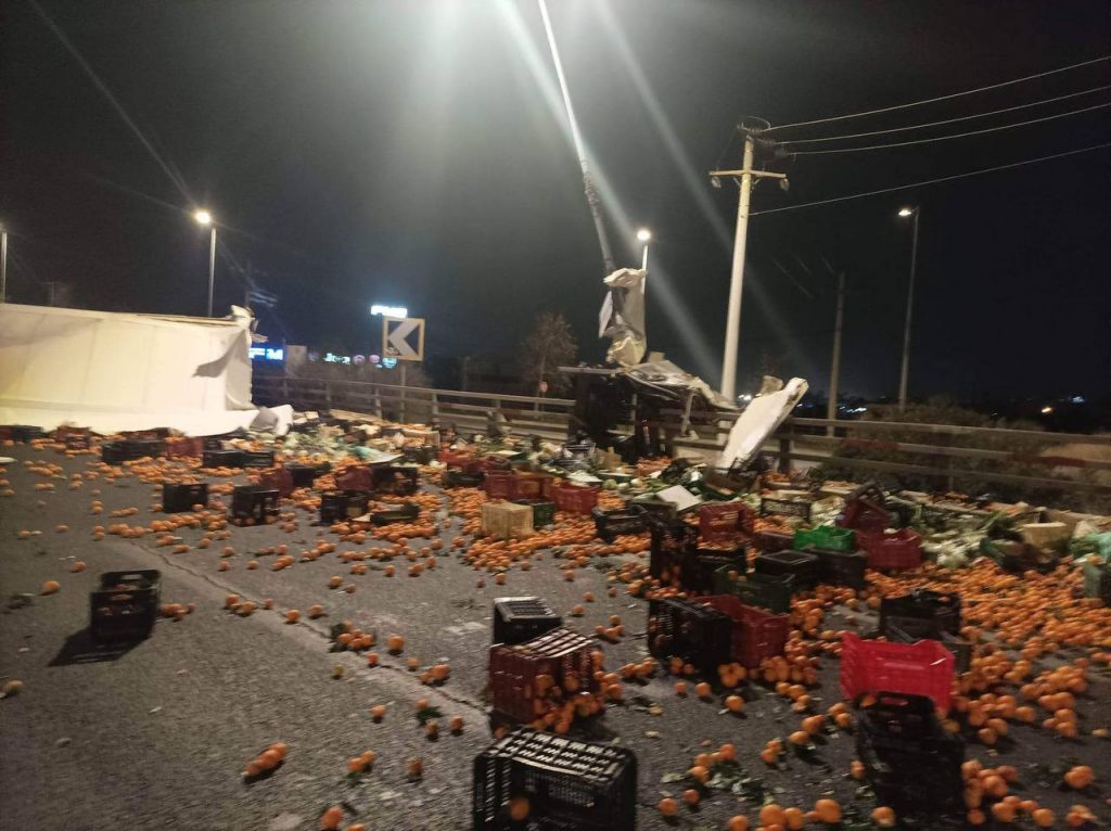 Κηφισός: Κλειστό το ρεύμα προς Πειραιά και ο παράδρομος λόγω εκτροπής νταλίκας