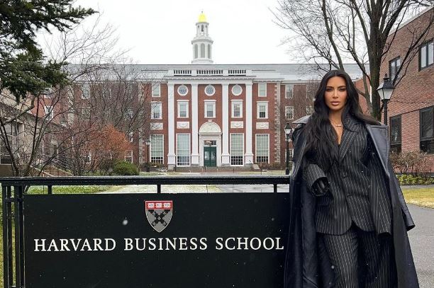 Κιμ Καρντάσιαν: Η ομιλία της στο Χάρβαρντ προκάλεσε πανικό στα social media