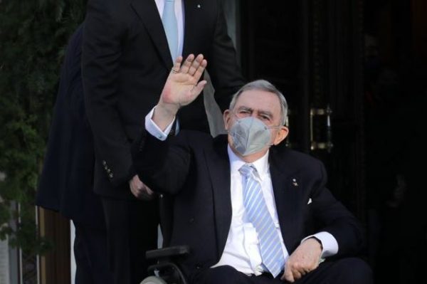 Τέως βασιλιά Κωνσταντίνος: Μέσω Διαδικτύου τον αποχαιρετούν οι νοσταλγοί της βασιλείας