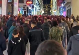 Άντριου Τέιτ: Συνθήματα και… πορεία στο Σύνταγμα για την αποφυλάκιση του κατηγορούμενου για βιασμό influencer