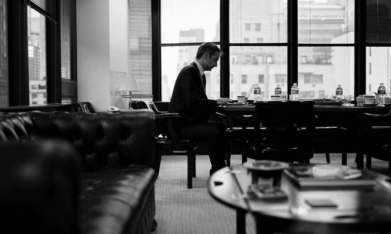 Σε αμηχανία το Μαξίμου για το σφυροκόπημα κατά Ντογιάκου