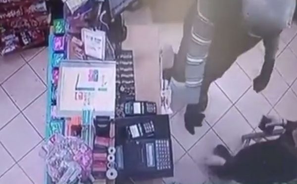 Θεσσαλονίκη: Ληστεία σε ψιλικατζίδικο – Στιγμές τρόμου για την υπάλληλο