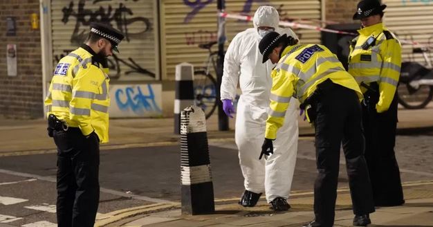 Βρετανία: Συνελήφθη 22χρονος για τους πυροβολισμούς σε εκκλησία στο Λονδίνο