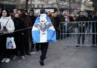 Τέως βασιλιάς Κωνσταντίνος: Ουρές για το λαϊκό προσκύνημα στον τέως βασιλιά [Εικόνες και βίντεο]