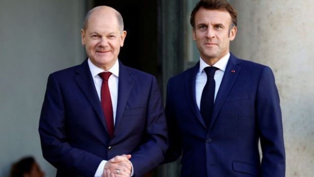 Γαλλία: Μακρόν και Σολτς συναντώνται σήμερα, σε μια προσπάθεια επίδειξης ενότητας