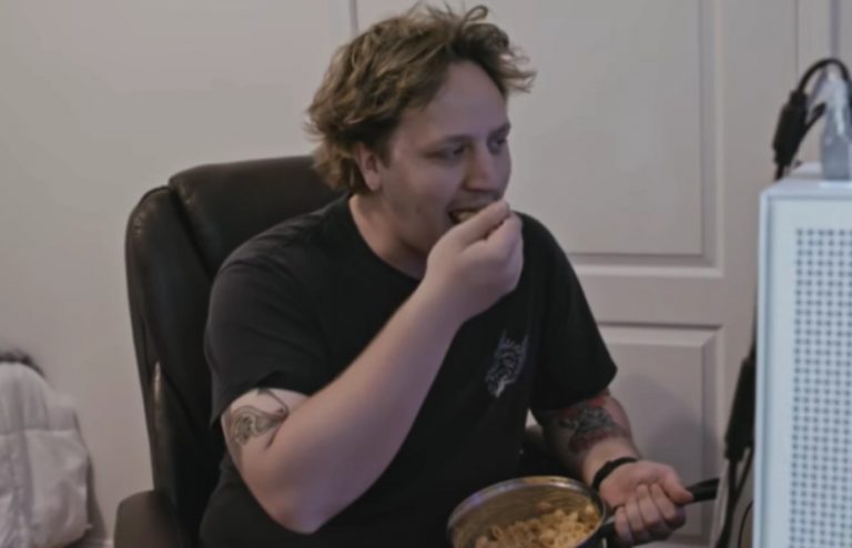 ΗΠΑ: Εθισμένος στα μακαρόνια με τυρί – Τρώει το ίδιο φαγητό επί 17 χρόνια και αυτός είναι ο λόγος