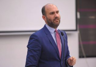 Μαρκόπουλος: Χρήζει βασιλιά τον Αντετοκούνμπο για να αποδώσει τιμές στον Κωνσταντίνο!