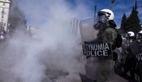 Επεισόδια με ακροδεξιούς στην πλατεία Συντάγματος