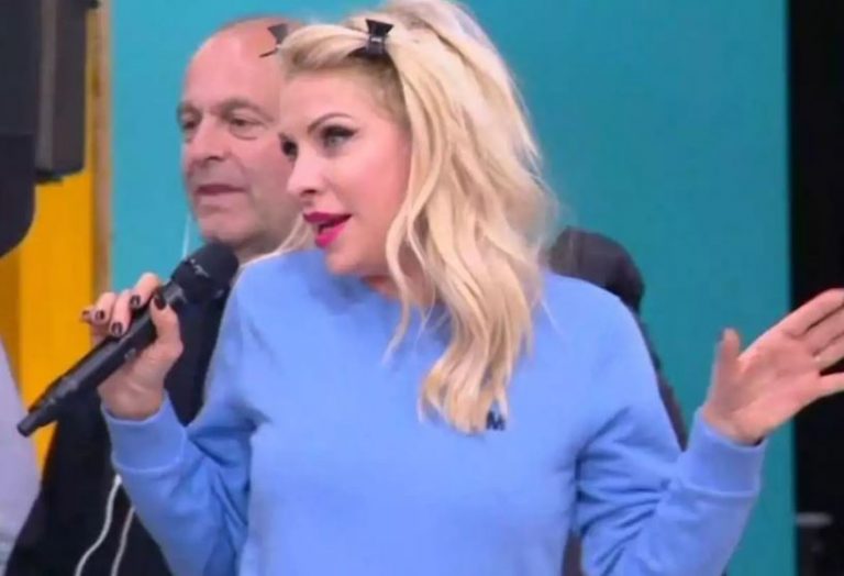 Ελένη Μενεγάκη: Εισέβαλε στην εκπομπή της Δανάης Μπάρκα και τους άφησε όλους άφωνους