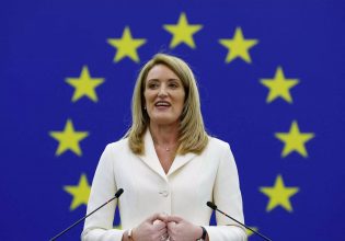 Qatargate: Aίτημα άρσης της ασυλίας Κοτσολίνο και Ταραμπέλα