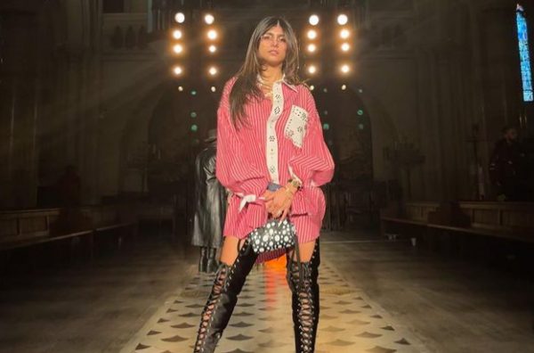 Μία Καλίφα: Σάλος με φωτογράφισή της σε καθεδρικό ναό – Παρομοιάζει τον εαυτό της με την Παναγία