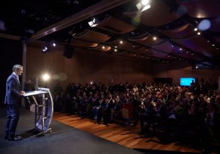 Μητσοτάκης: Ο Τσίπρας θέλει να φανεί «trendy» και κινδυνεύει να καταλήξει «cringy»