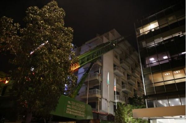 Συγγρού: Απομακρύνθηκε το αιωρούμενο μπαλκόνι του ξενοδοχείου