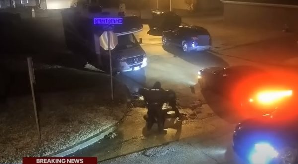 ΗΠΑ: Οργή μετά τη δημοσιοποίηση του βίντεο με τη βίαιη σύλληψη του Τάιρ Νίκολς – «Αγανάκτηση» Μπάιντεν