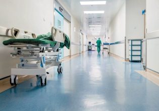 Βρετανία: 500 ασθενείς χάνουν κάθε εβδομάδα τη ζωή τους λόγω καθυστερήσεων στα επείγοντα