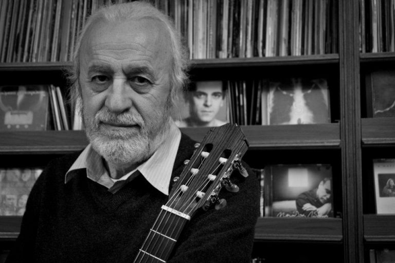 Χάρις Αλεξίου: Ο αποχαιρετισμός στον Νότη Μαυρουδή με τη «Λαβωματιά»