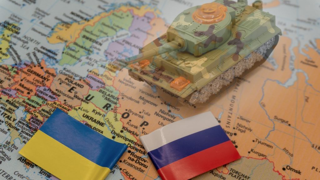 Λαβρόφ: Σχεδόν πραγματικός ο πόλεμος Ρωσίας και Δύσης