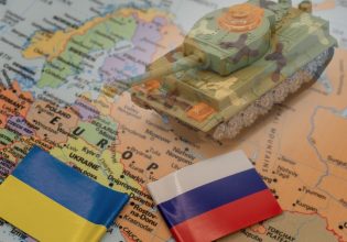 Λαβρόφ: Σχεδόν πραγματικός ο πόλεμος Ρωσίας και Δύσης