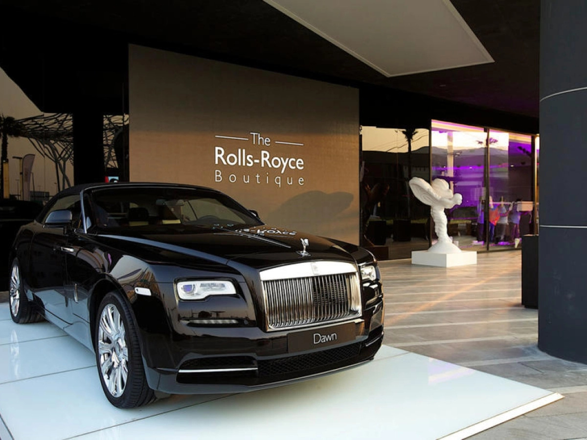 Βρετανία: Ρεκόρ πωλήσεων στις Rolls-Royce