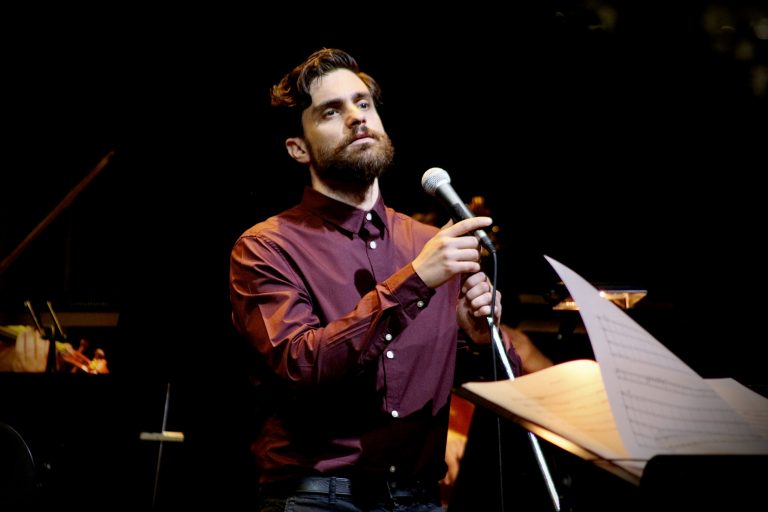 Παναγιώτης Λάμπουρας: Μια μυσταγωγία με κυρίαρχο το βιολί στο six d.o.g.s