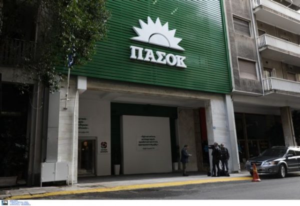 ΠΑΣΟΚ: Σωσίβιο και άλλοθι του Μητσοτάκη ο ΣΥΡΙΖΑ – Ανεύθυνη στάση η αποχή από τη Βουλή