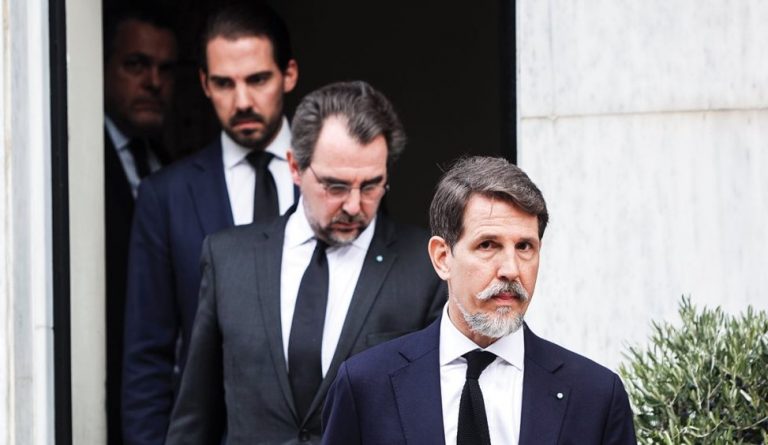 Παύλος Γλύξμπουργκ: Πληροφορίες ότι μετακομίζει μόνιμα στην Αθήνα