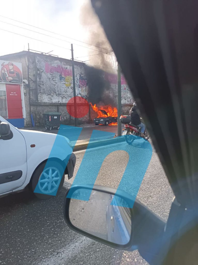 Πειραιώς: Αυτοκίνητο τυλίχθηκε στις φλόγες