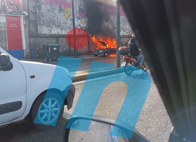 Πειραιώς: Αυτοκίνητο τυλίχθηκε στις φλόγες
