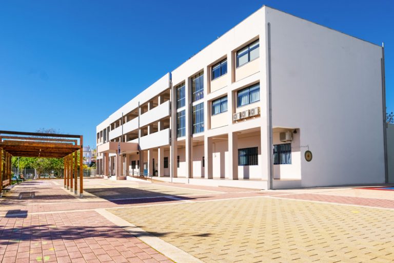 Τοποθετείται φωτοβολταϊκό σύστημα σε Δημοτικό σχολείο της Καλαμάτας