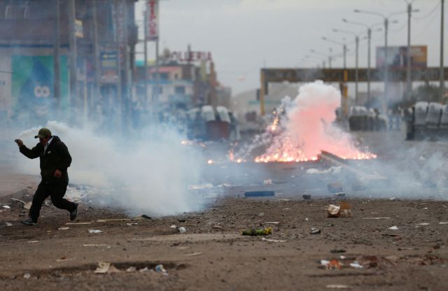 Περού: Τουλάχιστον 9 νεκροί σε νέες συγκρούσεις διαδηλωτών με δυνάμεις επιβολής της τάξης