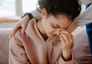 Long Covid: Τα περισσότερα συμπτώματα υποχωρούν εντός ενός έτους