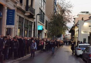 Τέως βασιλιάς Κωνσταντίνος: Οι ουρές εκατοντάδων μέτρων έφεραν παράταση στο λαϊκό προσκύνημα