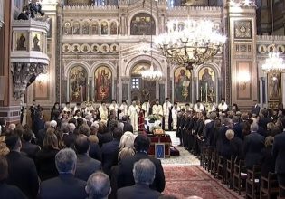 Τέως βασιλιάς Κωσταντίνος: Οι 12 συνοδικοί μητροπολίτες τελούν την κηδεία – Τον μνημόνευσαν ως βασιλιά