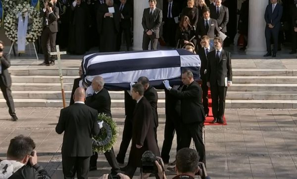 Λεπτό προς λεπτό η κηδεία του τέως βασιλιά Κωνσταντίνου – Το in live (video) από τη Μητρόπολη Aθηνών