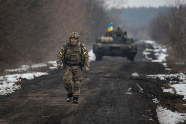 Πόλεμος: Την «άμεση ανάμιξη» των Δυτικών καταγγέλλει το Κρεμλίνο – Νέο «όχι» από Ζελένσκι για συνομιλίες