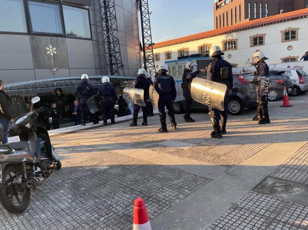 Διαμαρτυρία στον «Αθήνα 9,84» για τον αναρχικό απεργό πείνας Θάνο Χατζηαγγέλου