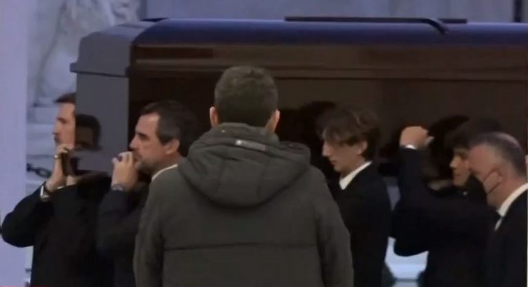 Τέως βασιλιάς Κωνσταντίνος: Πρόβα τζενεράλε για την κηδεία – Ποιοι θα σηκώσουν το φέρετρο