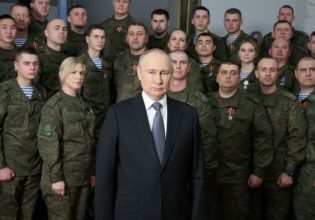 Βλαντιμίρ Πούτιν: Οι ευχές για καλή χρονιά και η σύγχυση με τη γυναίκα – στρατιώτη