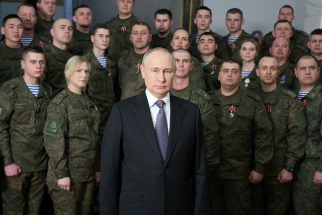 Βλαντιμίρ Πούτιν: Οι ευχές για καλή χρονιά και η σύγχυση με τη γυναίκα – στρατιώτη