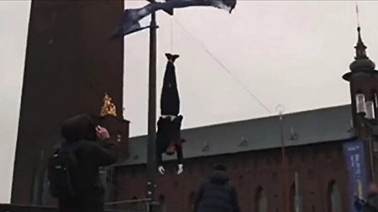 Τουρκία: Ο Ερντογάν μηνύει τους διαδηλωτές που κρέμασαν ομοίωμά του στη Σουηδία