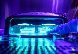 Μανικιούρ: Κίνδυνος καρκίνου από τα «φουρνάκια» νυχιών;