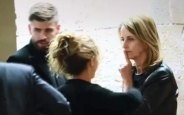 Σακίρα: Η στιγμή που η πεθερά της τής κάνει νόημα να σωπάσει – Η αντίδραση της τραγουδίστριας